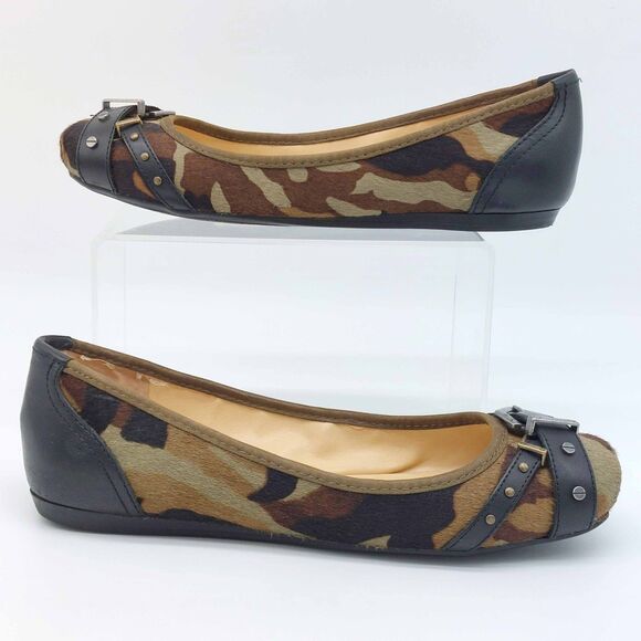 Gianni Bini Camo Haircalf Ballet Flats Women’s Sz 8M Leather Upper Buckle Studs - Picture 2 of 11